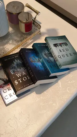 Red queen book set 5