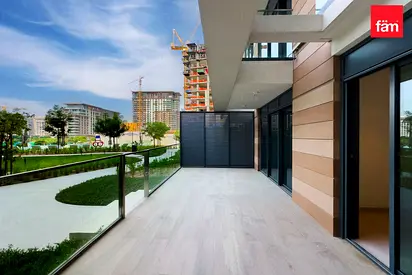 Larg 1br Overlooking Park Big Terrace!