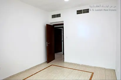 شقة واسعة للإيجار –2 غرف وصالة | موقع مميز بالقرب من المترو وطريق الشيخ زايد