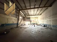 3,000 sq. ft. space suitable for a garage or workshop, with offices, a bathroom, and a kitchen.