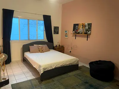 Room + ensuite bathroom, cosy, family atmosphere, close to beach