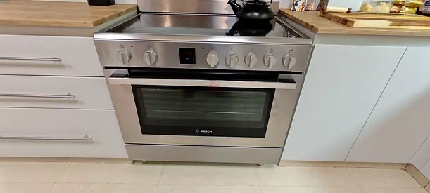 Bosch electric stove for sale in very good condition size 90x60cm