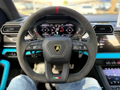 2025 Lamborghini URUS thumbnail 8
