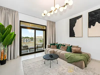 Vacant | Premium Furnishings | Mid floor