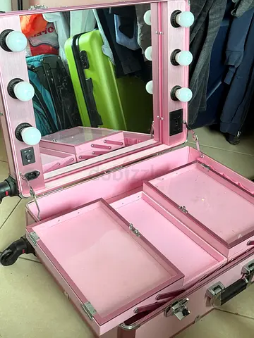 Make up stand