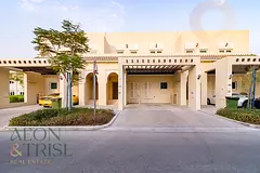 Single Row 3BR Type A Near Park and Pavillion