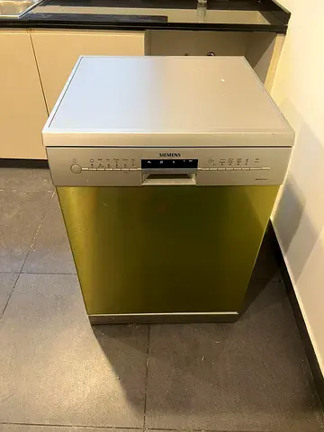 Free delivery Siemens Dishwasher in Great Condition 3 rack dishwasher