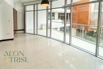 Bright | Corner | Duplex | Ready to Move in