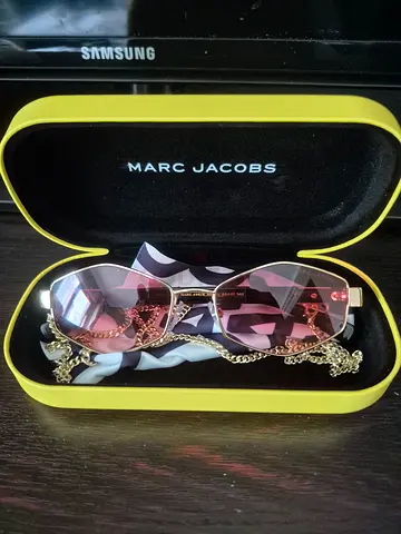 Stylish Marc Jacobs Woman Sunglasses with Case