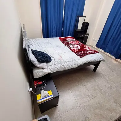 Big middle room for rent in family building- URGENT