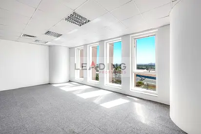 BRIGHT | SPACIOUS | HIGH FLOOR | FULLY FITTED