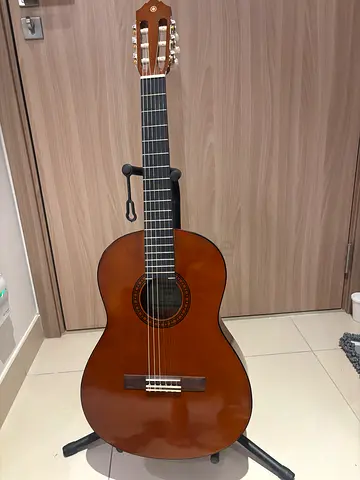 YAMAHA CS40 Classical acoustic guitar - barely used less than one year