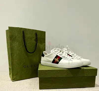 Classic Gucci Ace leather sneakers with iconic golden beetle design, size 39