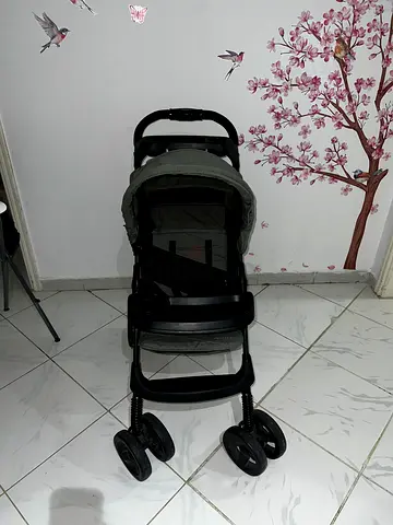 Green/black standard baby stroller – used, good condition