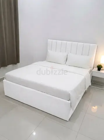 Stylish White Bed Queen size bed with medical mattress Double bed family bed Queen bed storage