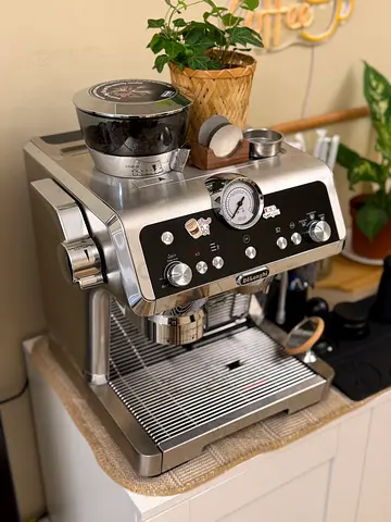 Delonghi Espresso Machine in Excellent Condition EC 9355 good condition