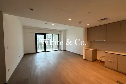 Beautifully lit | Prime Location | New