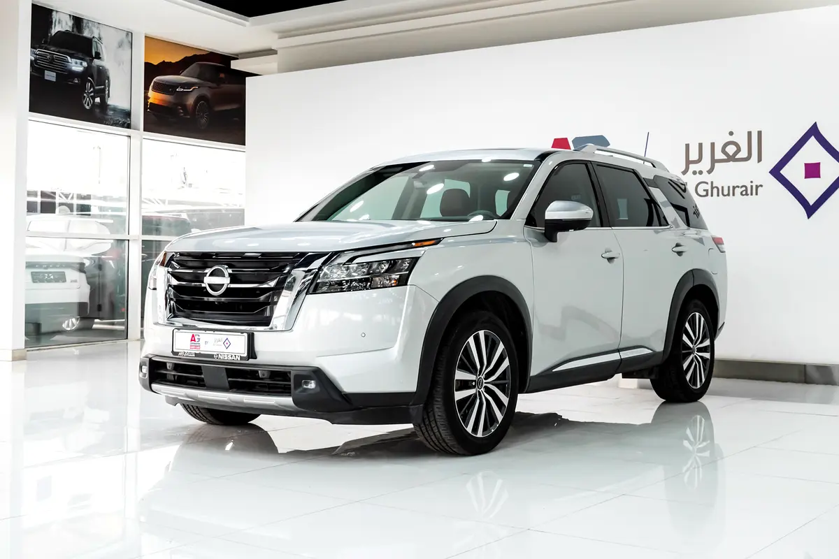 Nissan Pathfinder 2022 — photo 1 of 18