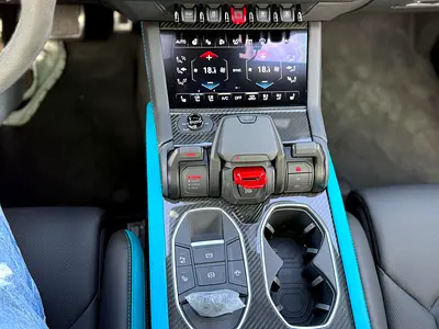 2025 Lamborghini URUS thumbnail 7