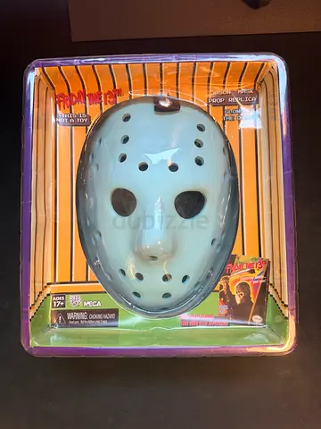 NECA Friday the 13th Jason Mask (1989 NES Game) – Glow in Dark – Boxed