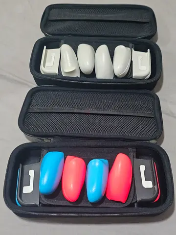 Nintendo Switch Joy-Con Skull  Co grips – 4 pairs with carrying cases
