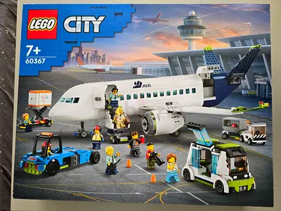 BRAND NEW AIRPLANE CITY BRAND NEW SET #60367