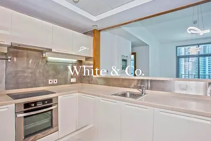 Vacant soon | Large layout | Mid floor