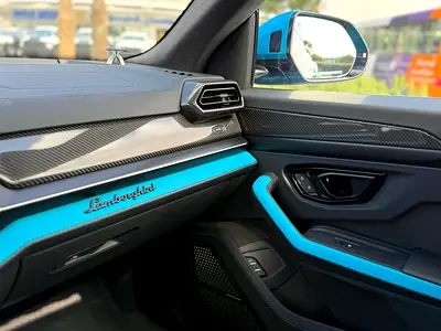 2025 Lamborghini URUS thumbnail 5