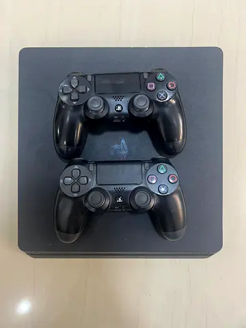 Play station 4 with 2 controllers