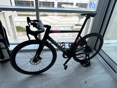 For Sale: Colnago V3RS Emirates edition (High-Performance Road Bike)