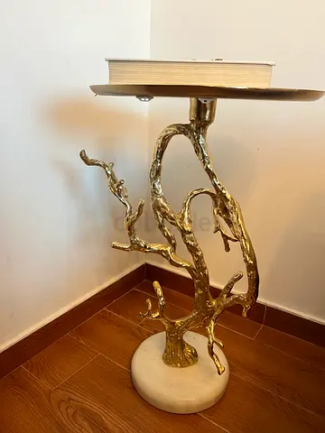 Elegant Sculptural Side Table – Gold Branch Design  Add a touch of artistic luxury to your space