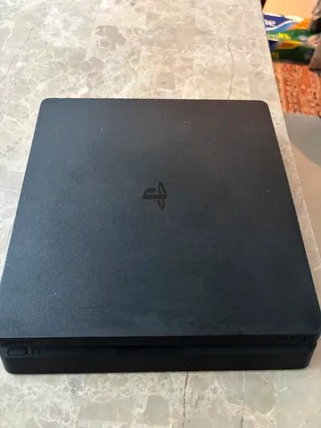 PlayStation 4 Console in Great Condition with controller