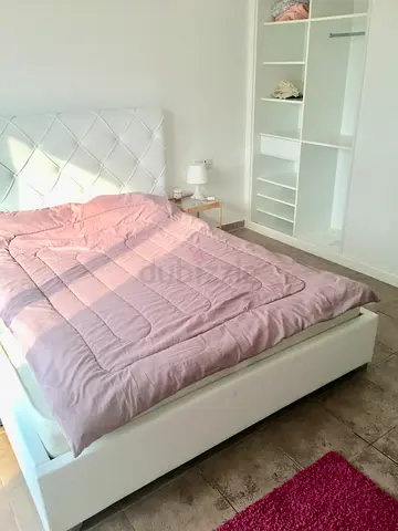 DIFC private room for girl only next to meteo