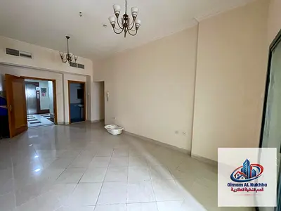 شقة غرفتين وصاله فى القاسميه - مساحة واسعة جدا - سهولة المخرج الى دبى - اطلاله بحرية مفتوحه - موقع مميز تجارى وخدمى - باركن فرى - تشطيب الترا لوكس