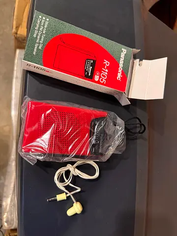 Panasonic pocket radio R-1105 ( Unused old stock)