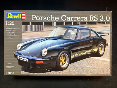 Revell 1:25 Porsche Carrera RS 3.0 Model Kit (New / Complete)