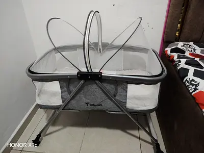My portable Teknum baby bassinet with mosquito net - good condition