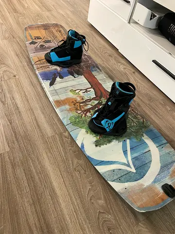 Wakeboard with Boots, Rope and Vest for Sale