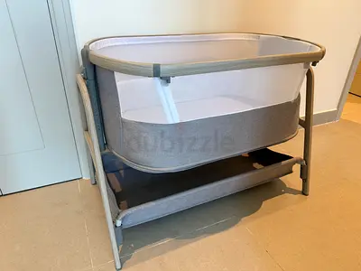 Baby Bassinet with Storage Shelf | Excellent condition