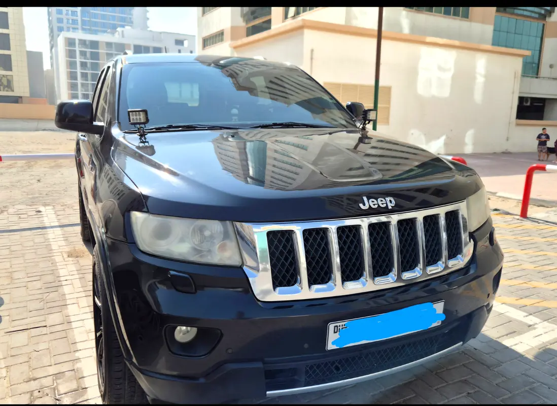 Jeep Grand Cherokee 2012 — photo 1 of 5
