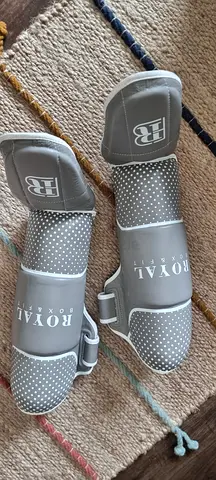 100aed ONLY TODAY SATURDAY!  Royal Boxing Shin Guards