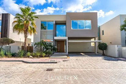 Sea & Skyline View | Luxury Palm | Owner- Occupied