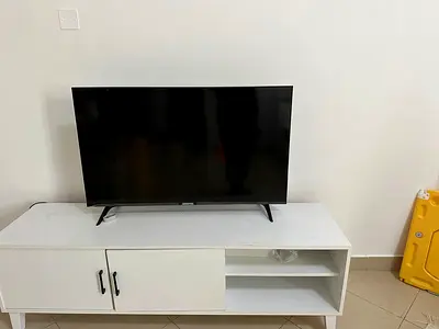 *Broken* Geepas 43 smart TV Screen faulty [selling for parts screen not working]