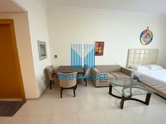 Furnished Studio | Lincoln Park Westside | Community &amp; Road View