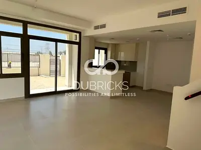 3 غرف نوم + غرفة خادمة | صف واحد | تصميم واسع | مجتمع عائلي | شاغرة عند نقل الملكية