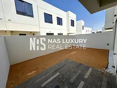 Double Row | Mid Unit | Near Pool