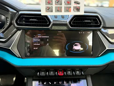 2025 Lamborghini URUS thumbnail 6
