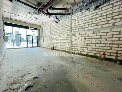 متجر شيل آند كور | موقع مميز | يطل على الشارع الرئيسي