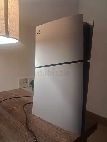 Brand new PlayStation 5 with controller and few games. Its in excellelent condition used twice only