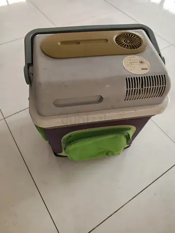 Portable electric cooler / mini fridge - used